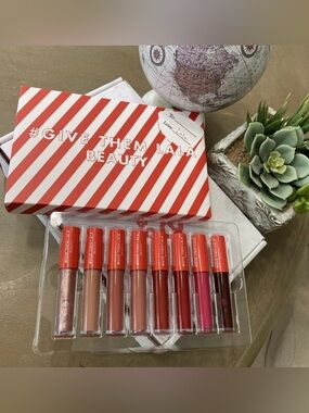 GIVE THEM LALA BEAUTY CANDY LAND LIP SET - BRAND NEW in the box!